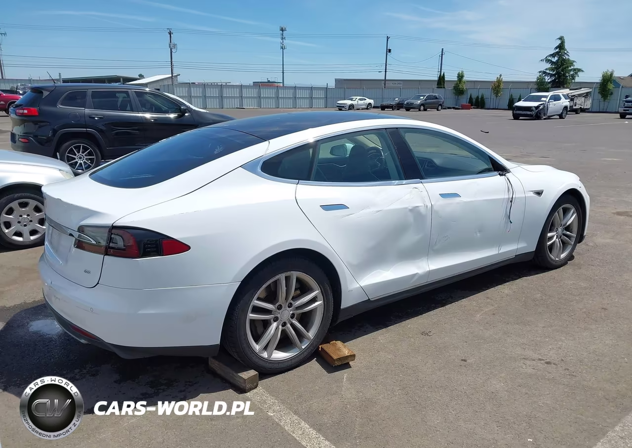2014 Tesla Model S P85 VIN:5YJSA1H14EFP33511 - 4
