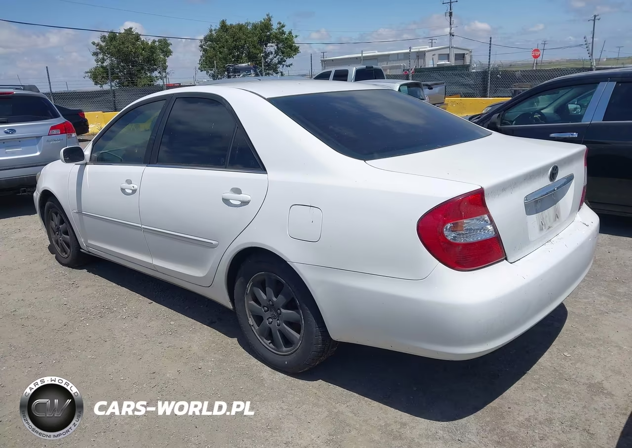 2002 Toyota Camry Xle VIN:JTDBE30K520081299 - 3