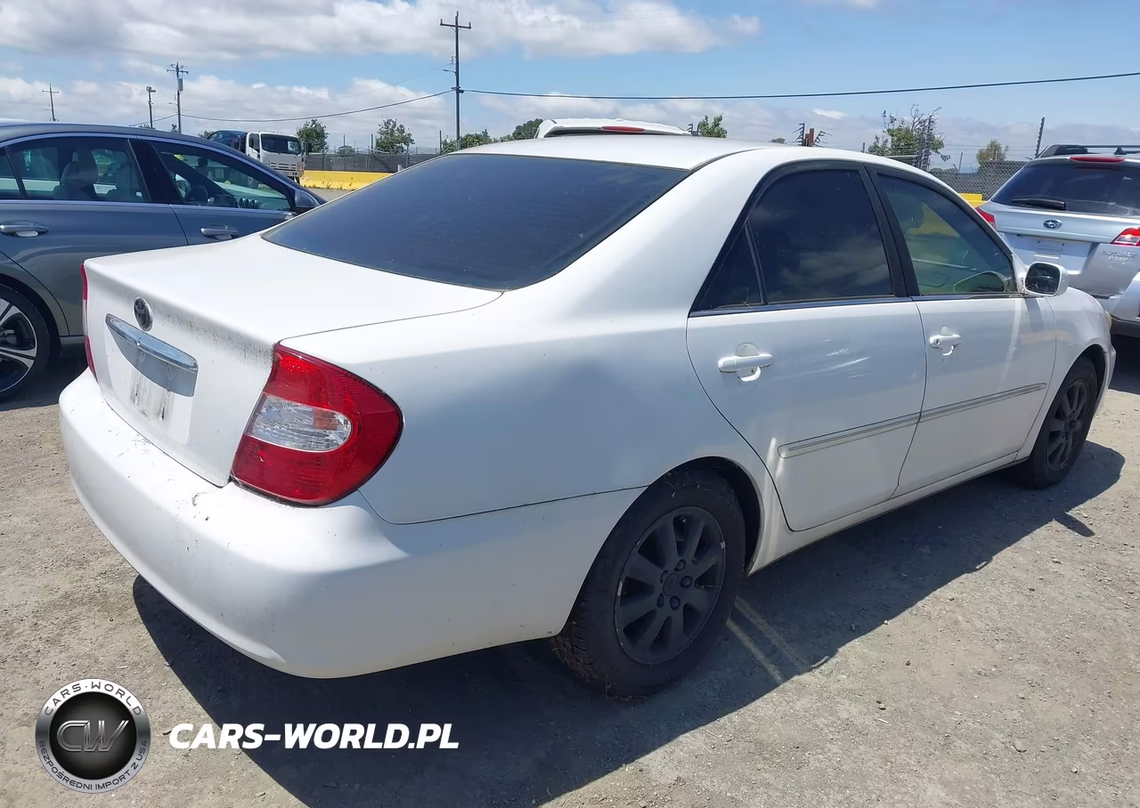 2002 Toyota Camry Xle VIN:JTDBE30K520081299 - 4