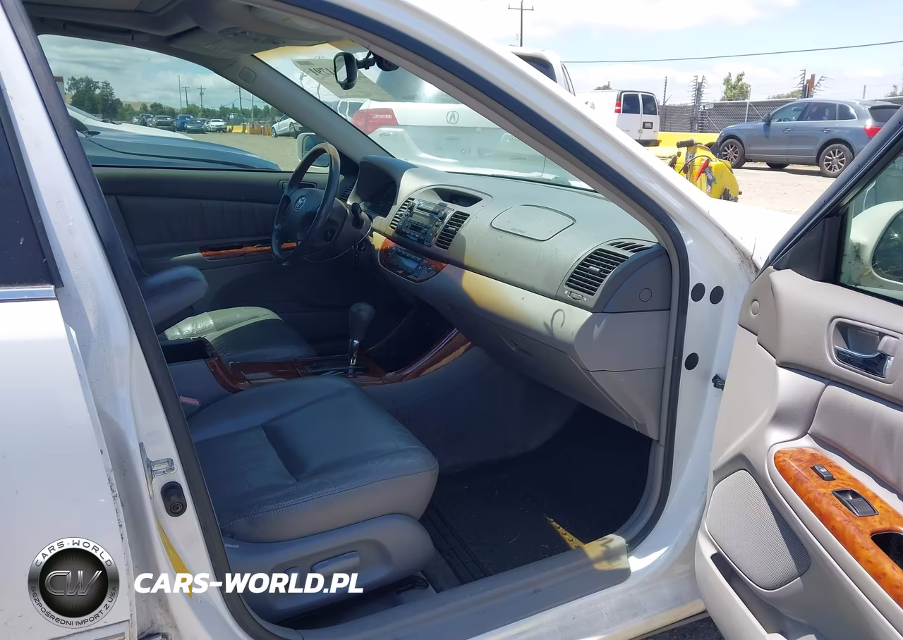 2002 Toyota Camry Xle VIN:JTDBE30K520081299 - 5
