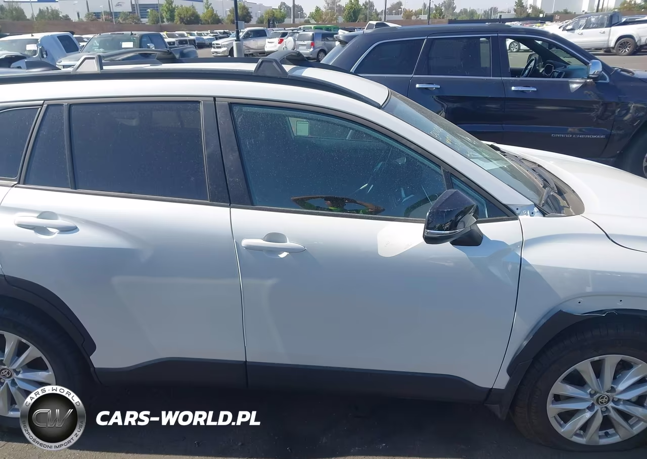 2026 Toyota Corolla Cross Le VIN:7MUCAAAG0TV173519 - 14