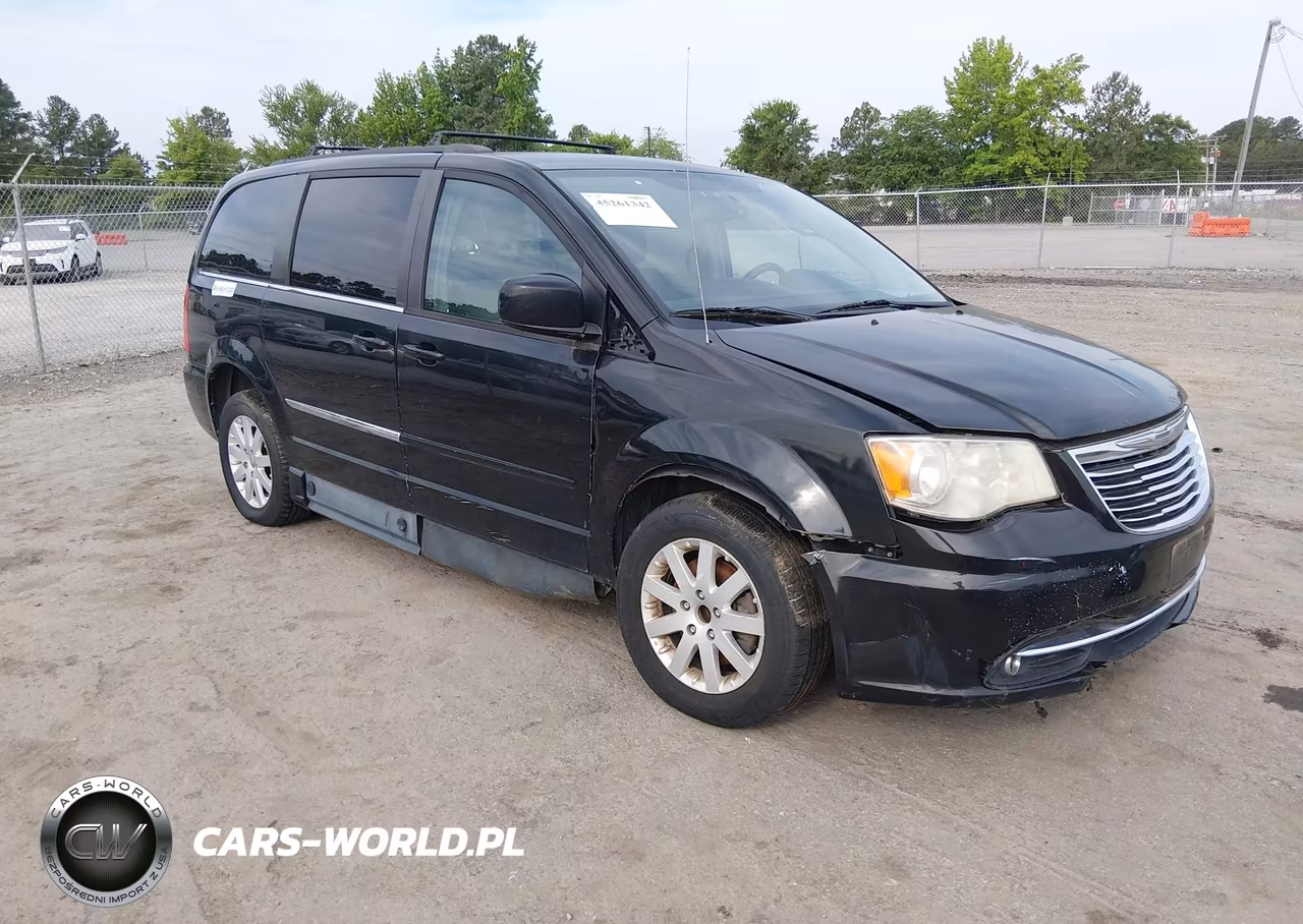 2014 Chrysler Town & Country Touring – zdjęcie 1 z 11