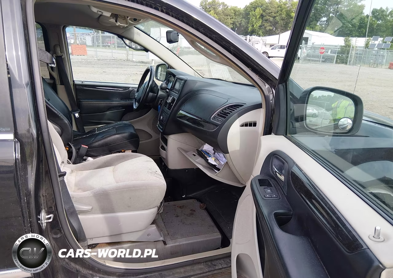 2014 Chrysler Town & Country Touring VIN:2C4RC1BG5ER247848 - 5