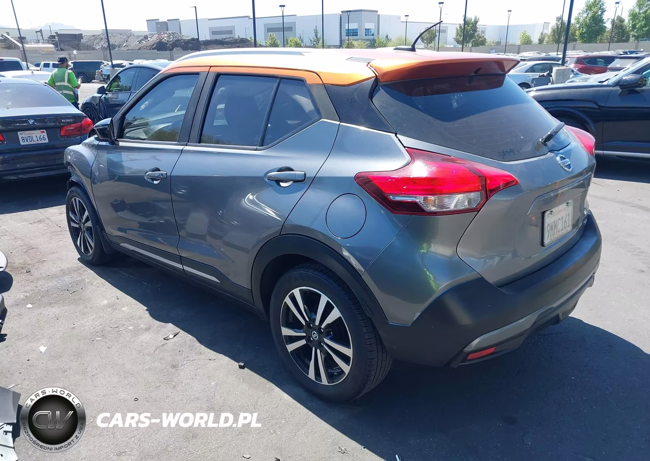 2018 Nissan Kicks Sr VIN:3N1CP5CU2JL504576 - 3
