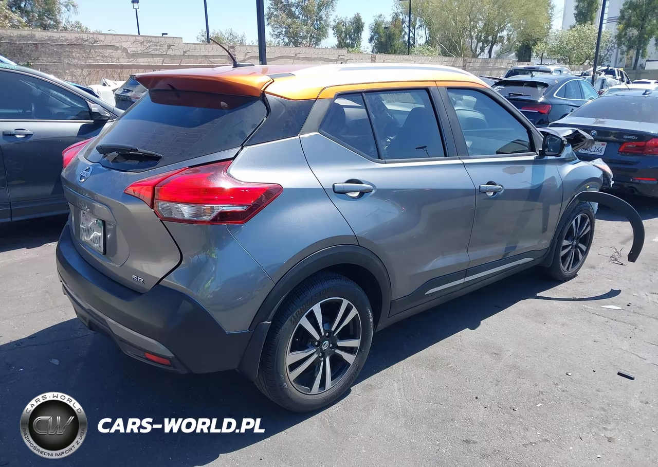 2018 Nissan Kicks Sr VIN:3N1CP5CU2JL504576 - 4