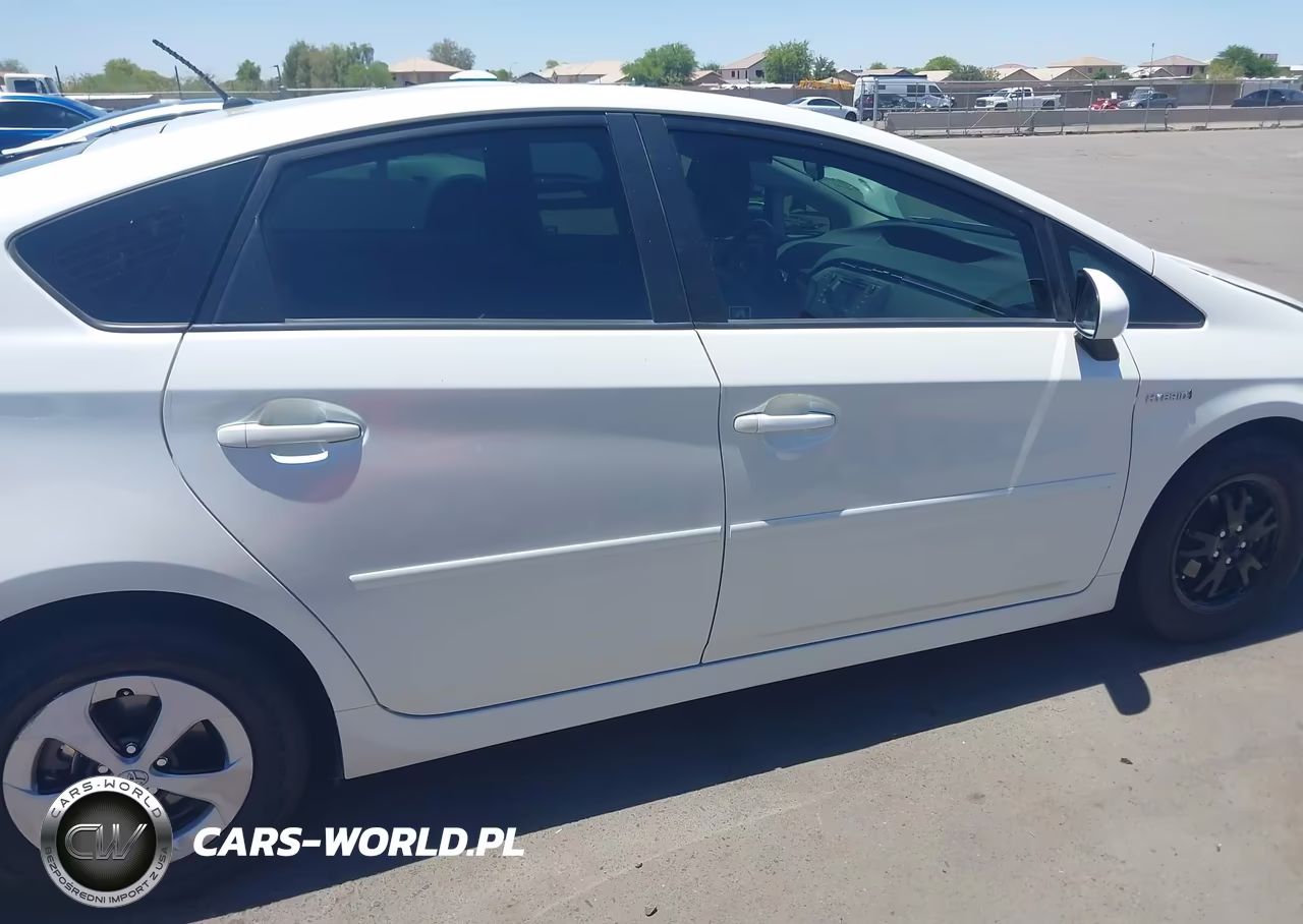 2015 Toyota Prius Two VIN:JTDKN3DU5F0439647 - 13