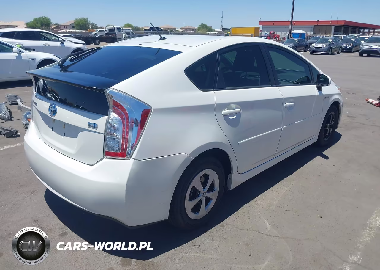 2015 Toyota Prius Two VIN:JTDKN3DU5F0439647 - 4