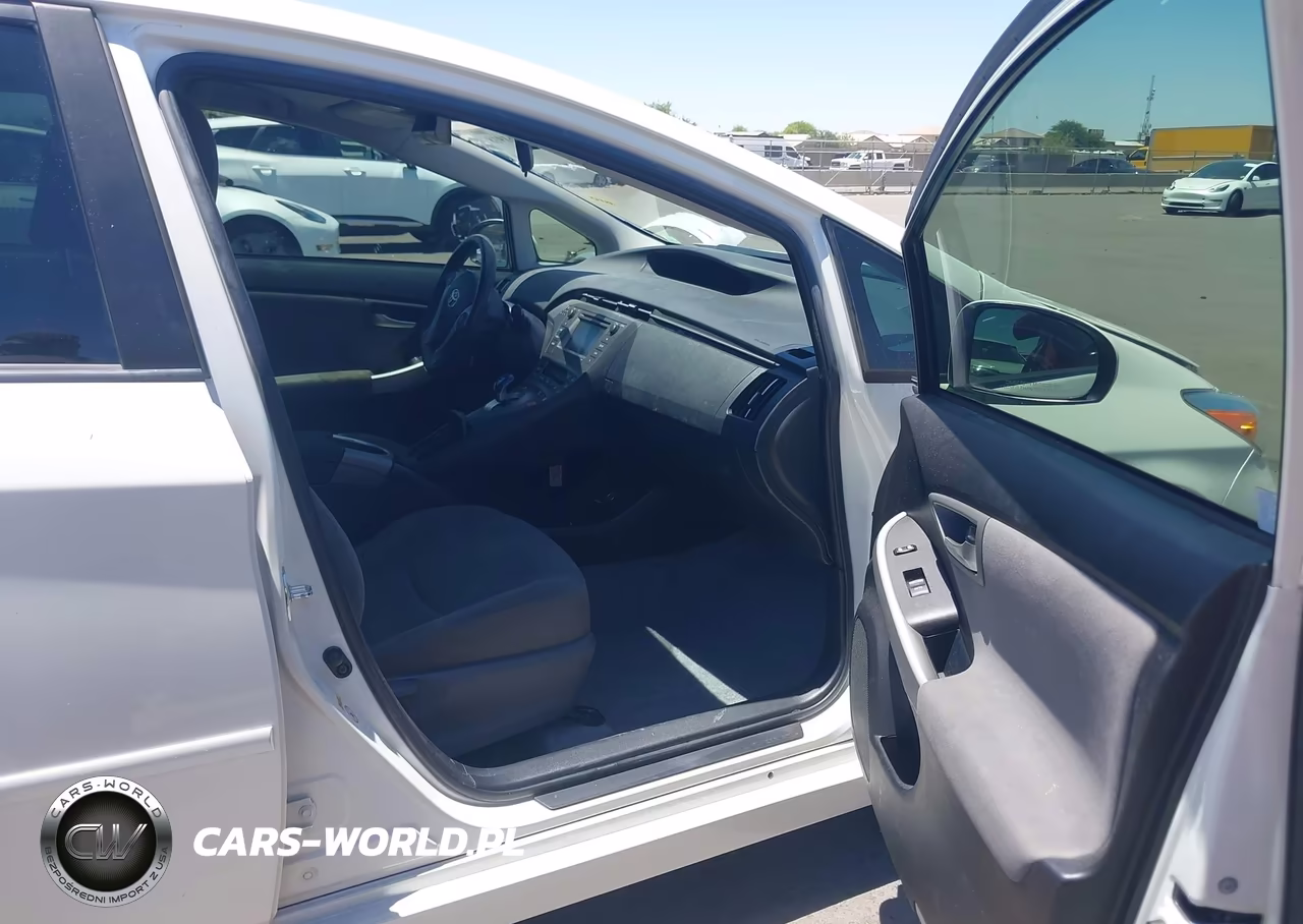 2015 Toyota Prius Two VIN:JTDKN3DU5F0439647 - 5