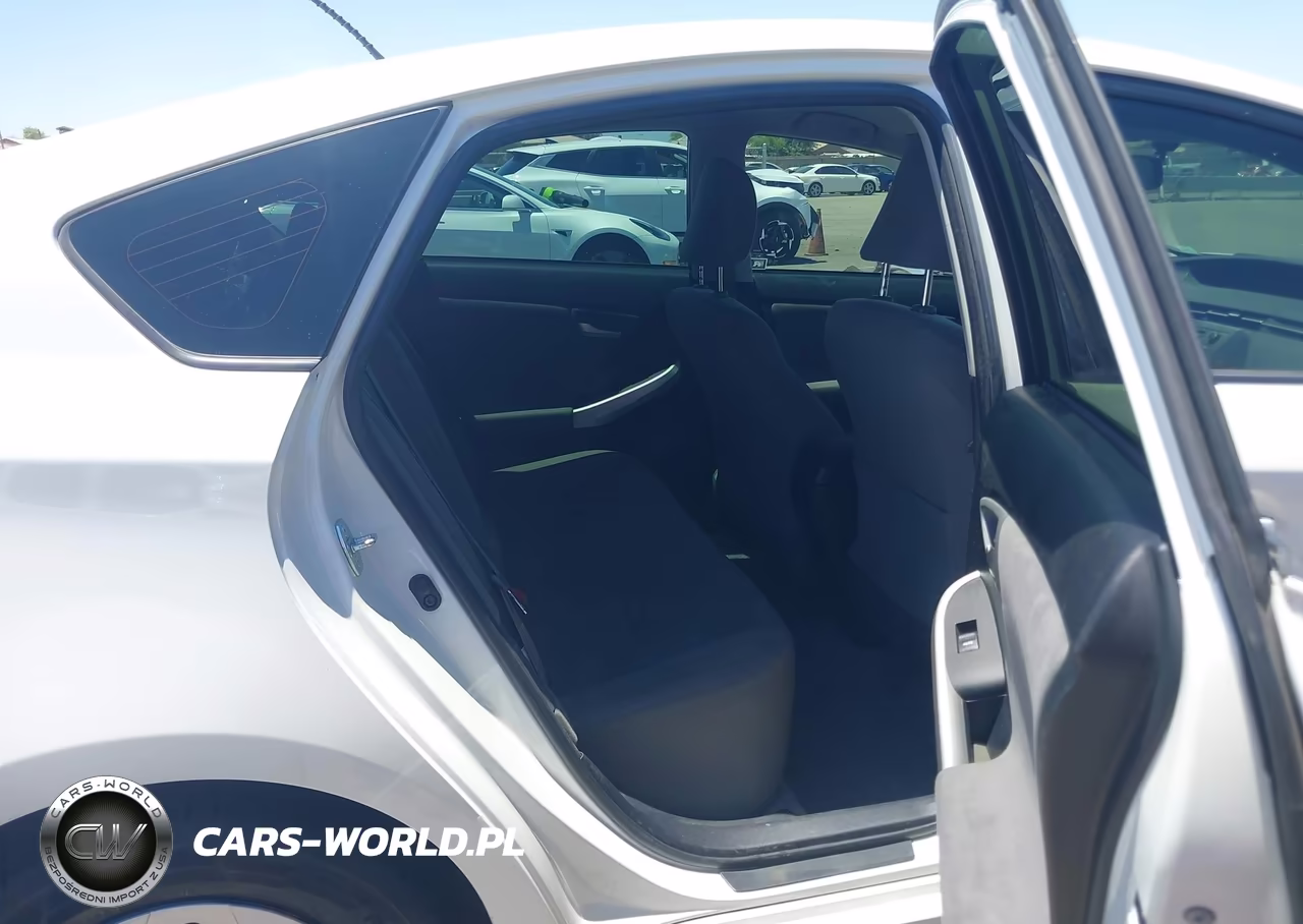 2015 Toyota Prius Two VIN:JTDKN3DU5F0439647 - 8