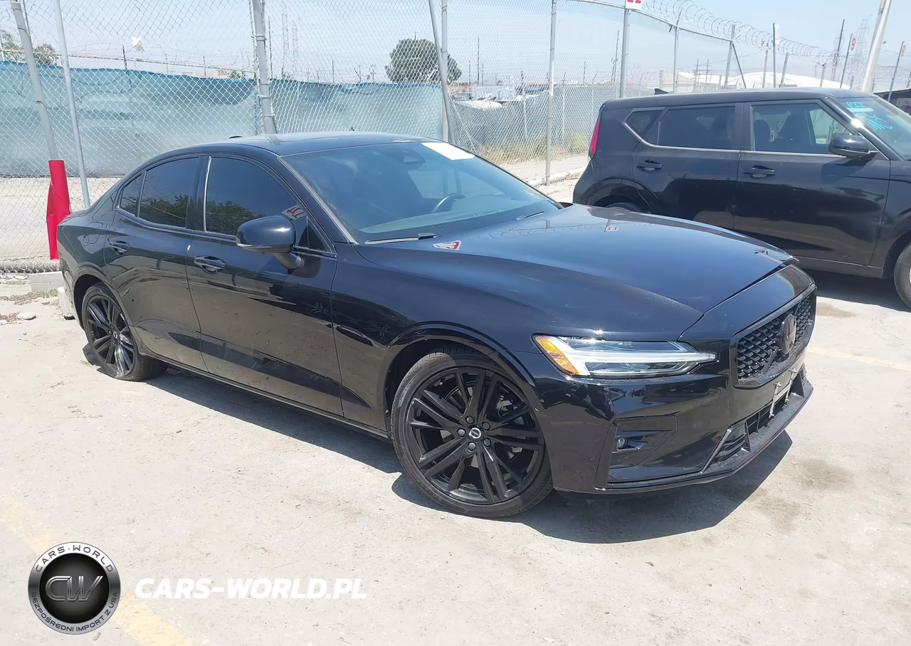 2024 Volvo S60 B5 Plus Black Edition – zdjęcie 1 z 16