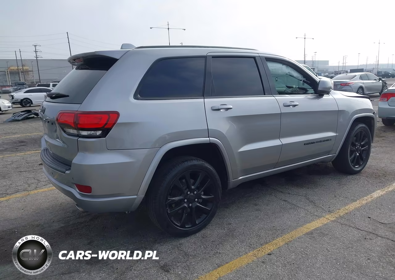 2017 Jeep Grand Cherokee Altitude 4X2 VIN:1C4RJEAG4HC925601 - 4