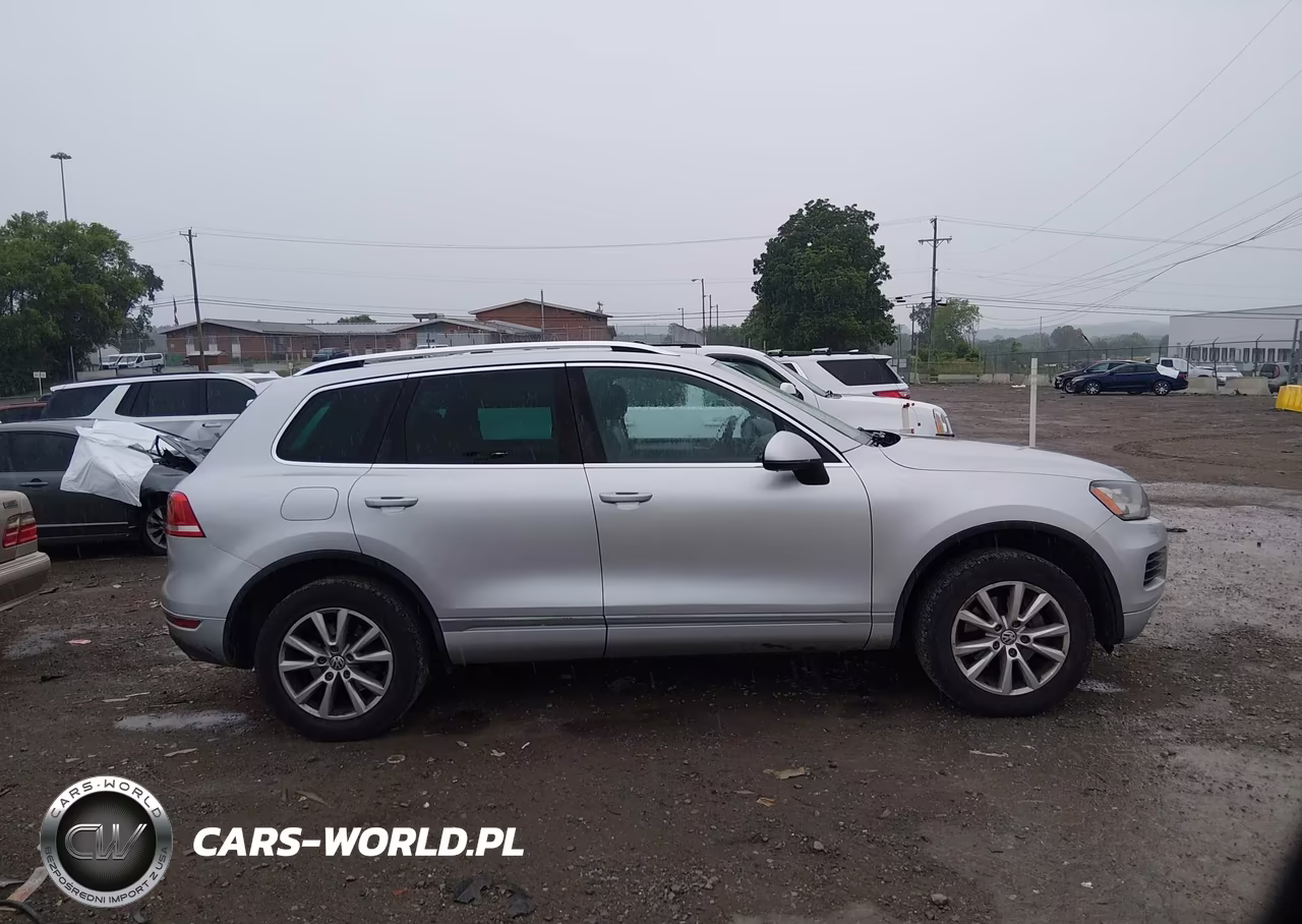 2014 Volkswagen Touareg 3.6L Sport VIN:WVGEF9BP3ED013761 - 14