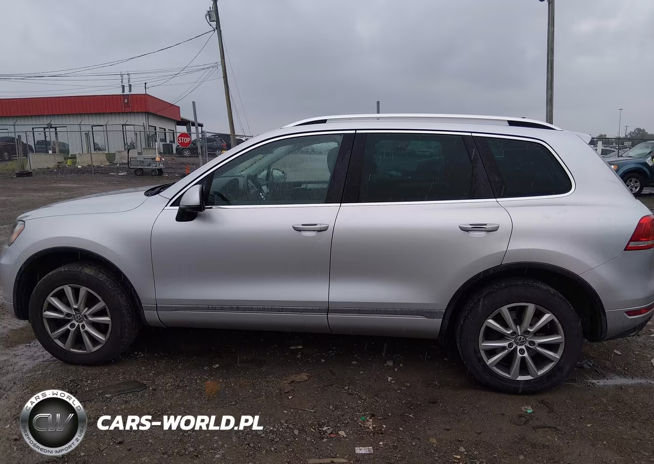 2014 Volkswagen Touareg 3.6L Sport VIN:WVGEF9BP3ED013761 - 15