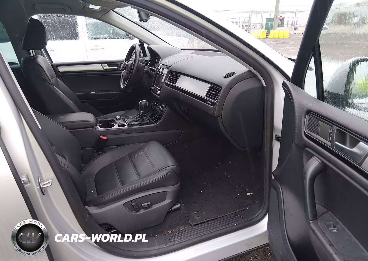2014 Volkswagen Touareg 3.6L Sport VIN:WVGEF9BP3ED013761 - 5