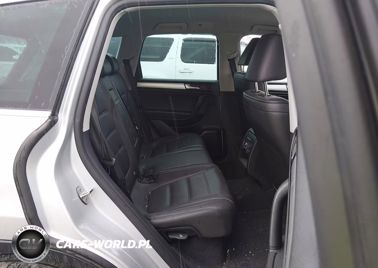 2014 Volkswagen Touareg 3.6L Sport VIN:WVGEF9BP3ED013761 - 8