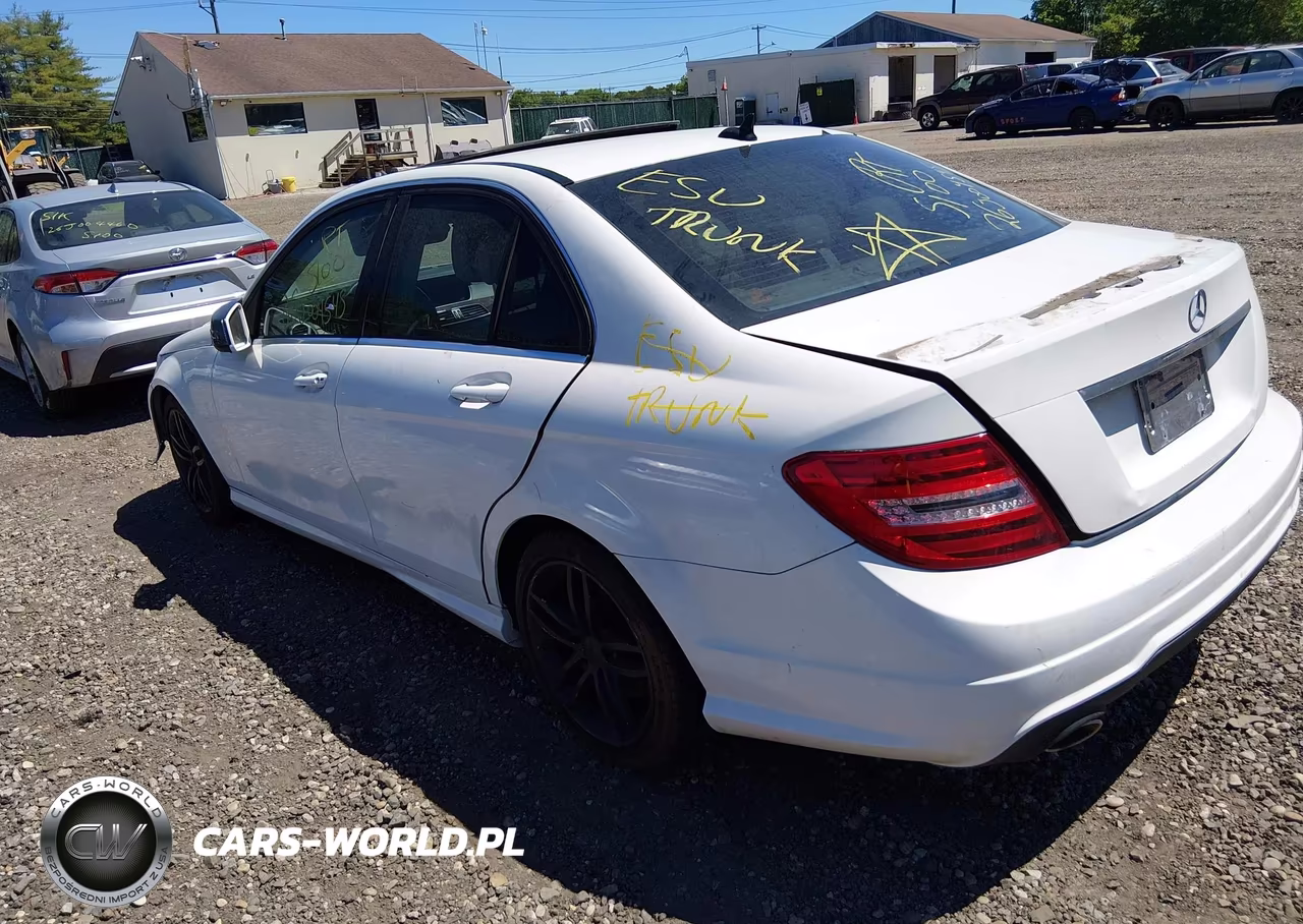 2014 Mercedes-Benz C 300 Sport 4Matic VIN:WDDGF8AB7ER319092 - 3