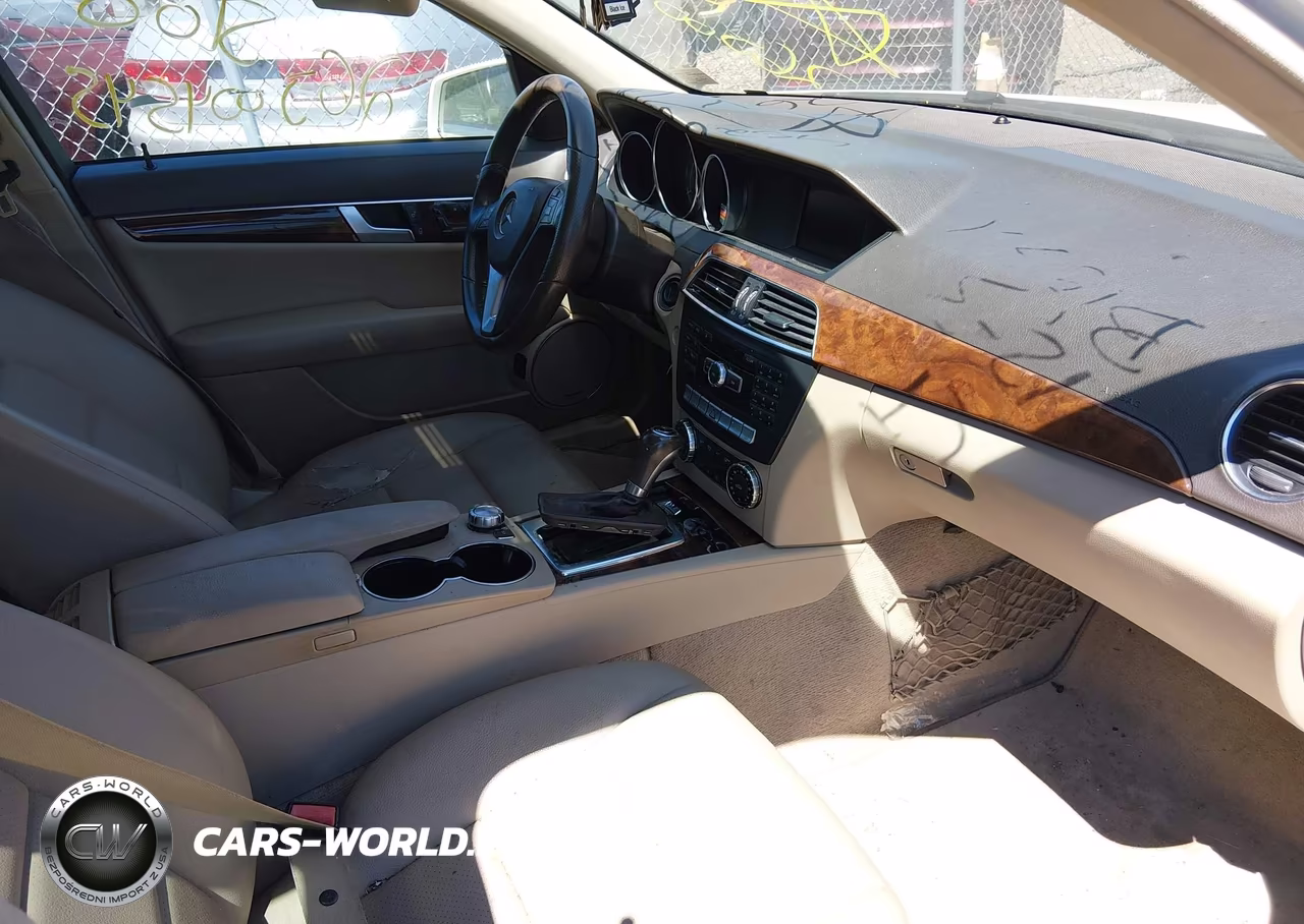 2014 Mercedes-Benz C 300 Sport 4Matic VIN:WDDGF8AB7ER319092 - 5