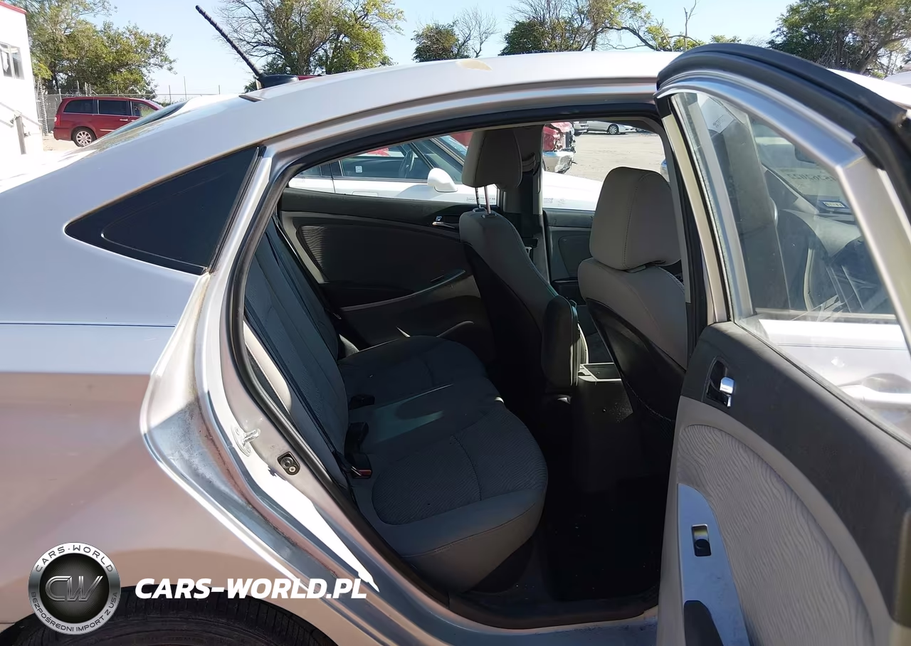 2012 Hyundai Accent Gls VIN:KMHCU4AE2CU137579 - 8