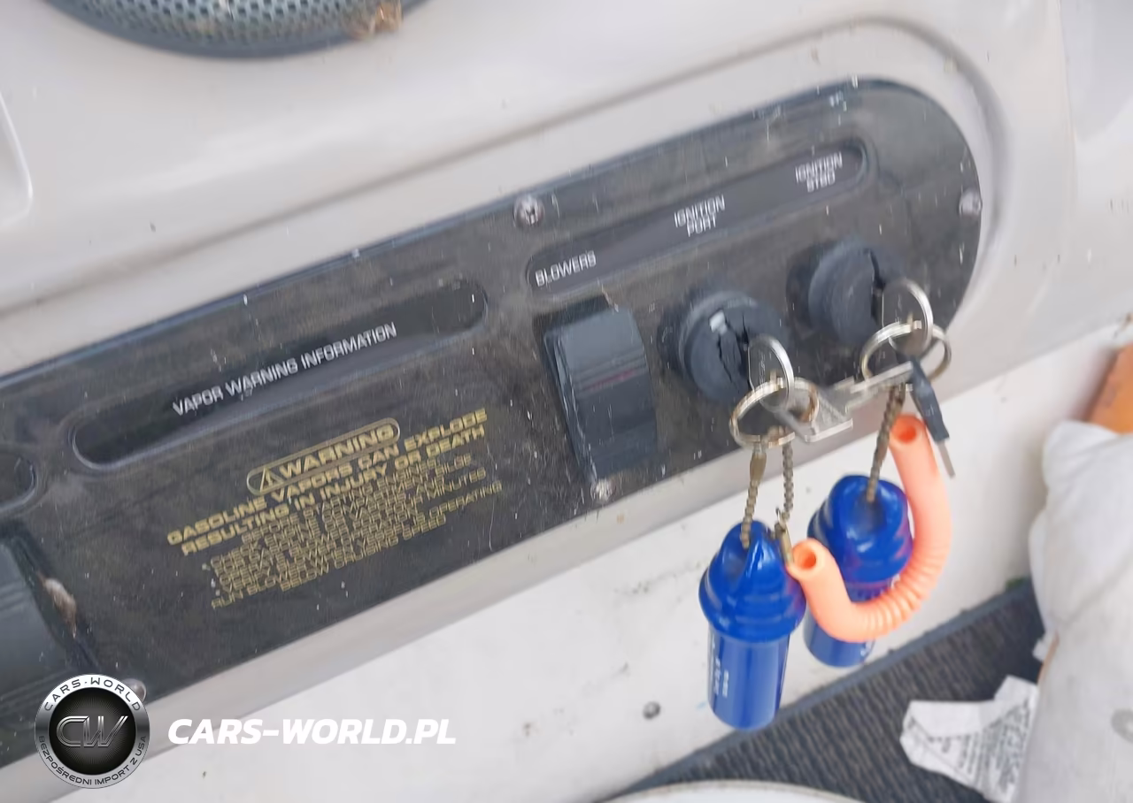2001 Cruisers Yachts 3470 Boat And Trailer VIN:CRSGDA95D101 - 11
