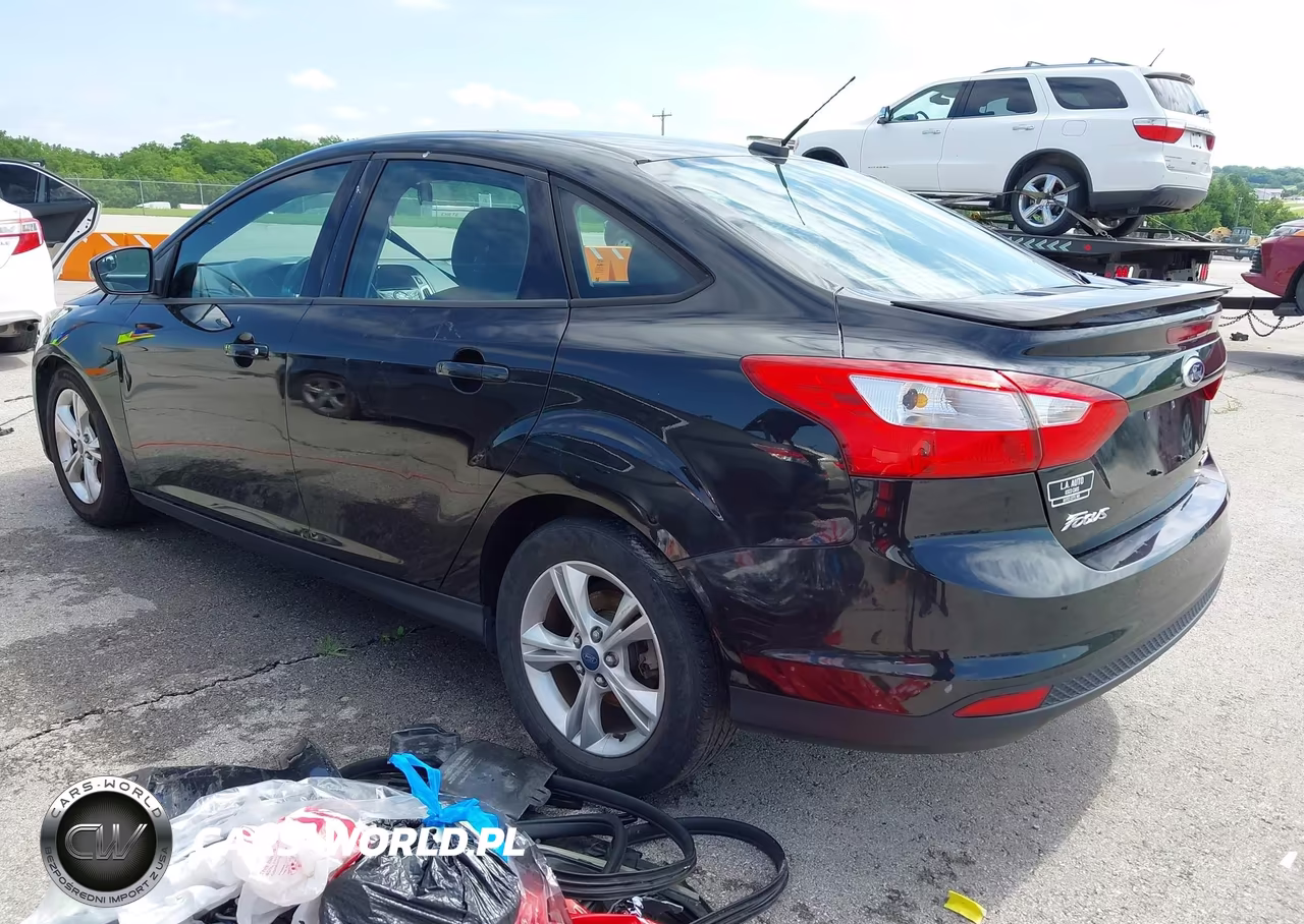 2012 Ford Focus Se VIN:1FAHP3F23CL475417 - 3