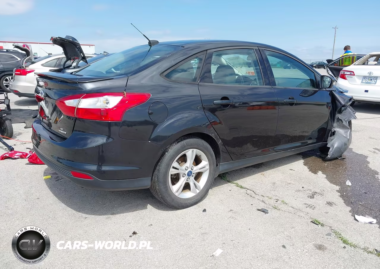 2012 Ford Focus Se VIN:1FAHP3F23CL475417 - 4