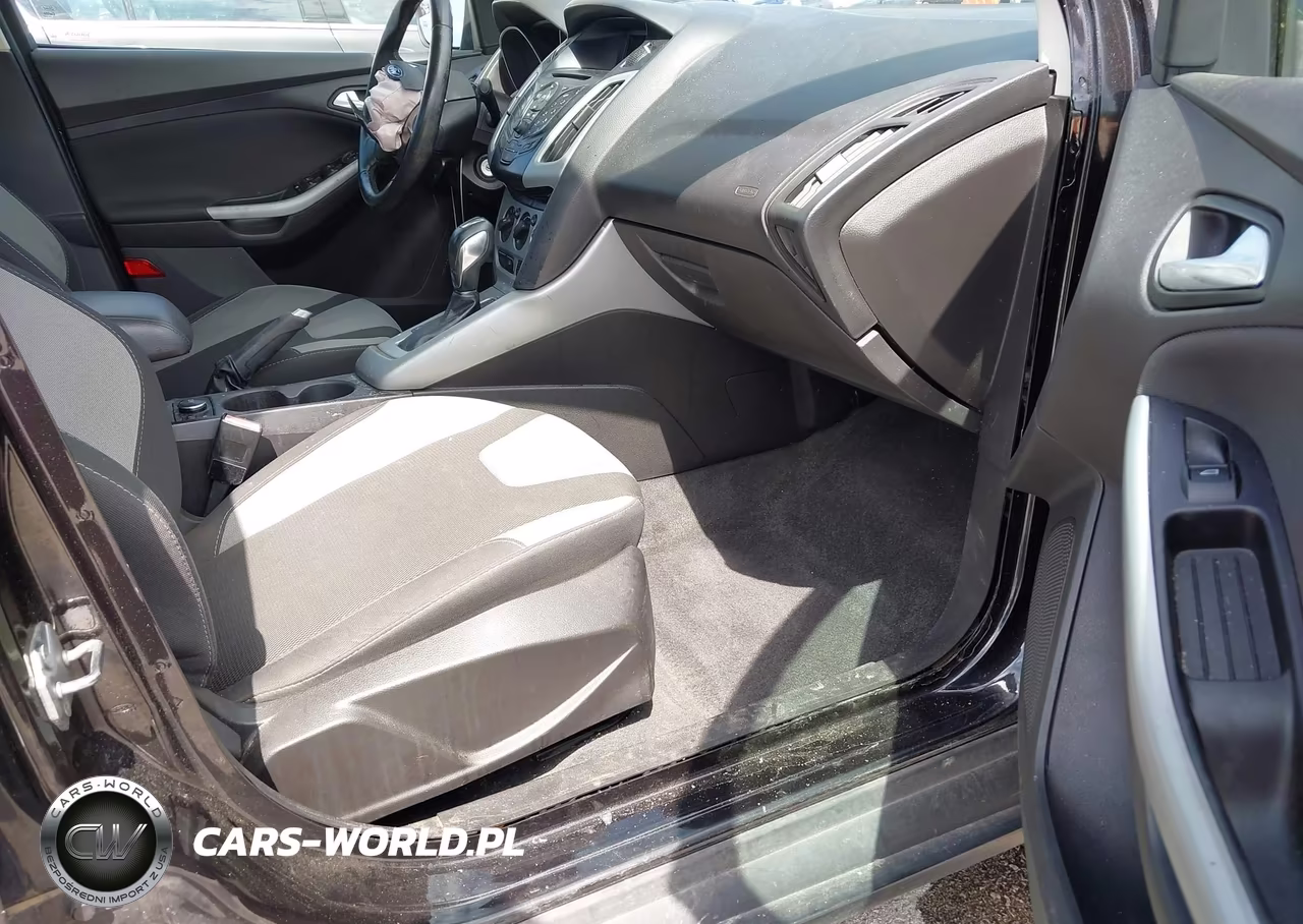 2012 Ford Focus Se VIN:1FAHP3F23CL475417 - 5