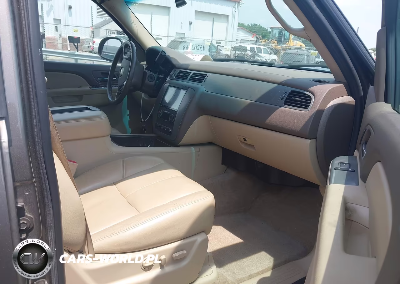 2011 Chevrolet Tahoe Lt VIN:1GNSKBE01BR224083 - 5