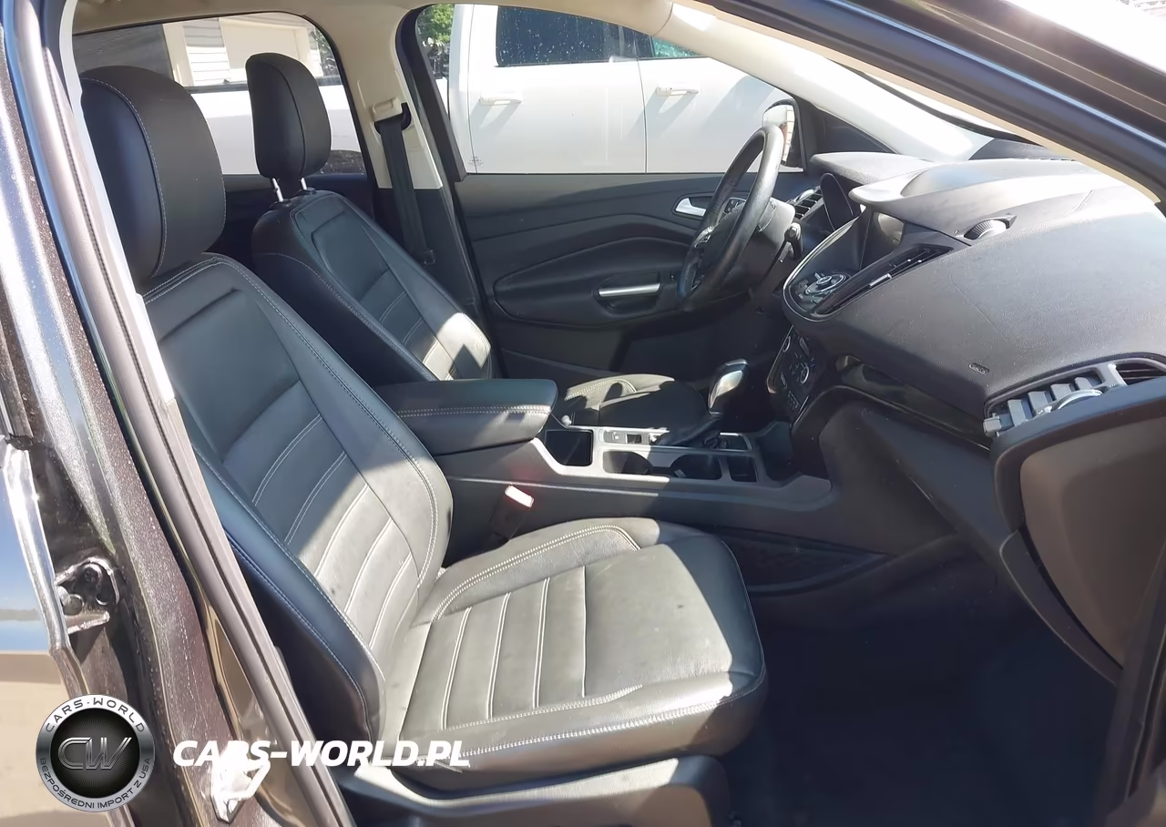 2019 Ford Escape Titanium VIN:1FMCU9J90KUB51690 - 5