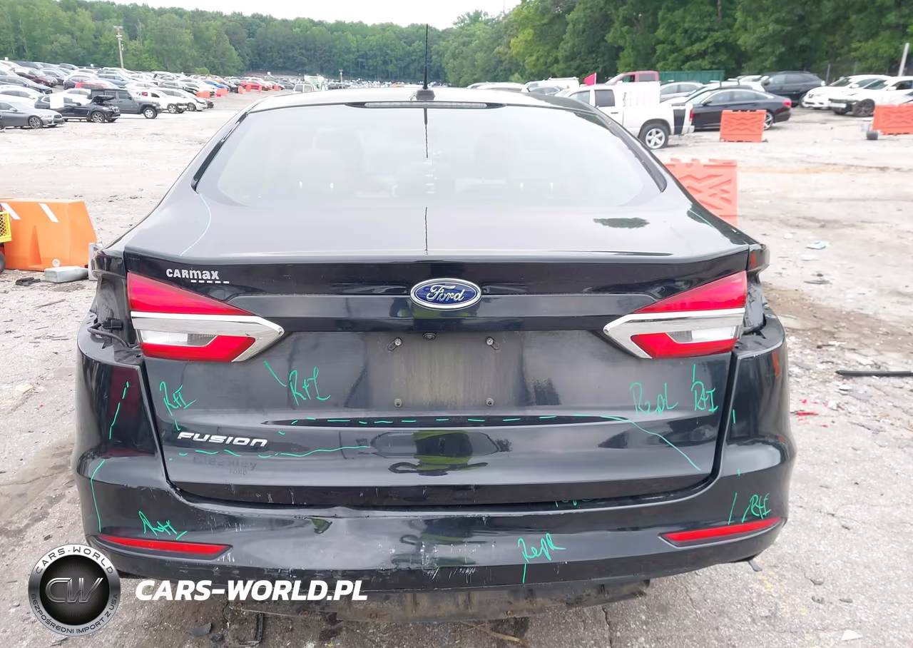 2019 Ford Fusion S VIN:3FA6P0G79KR126696 - 16