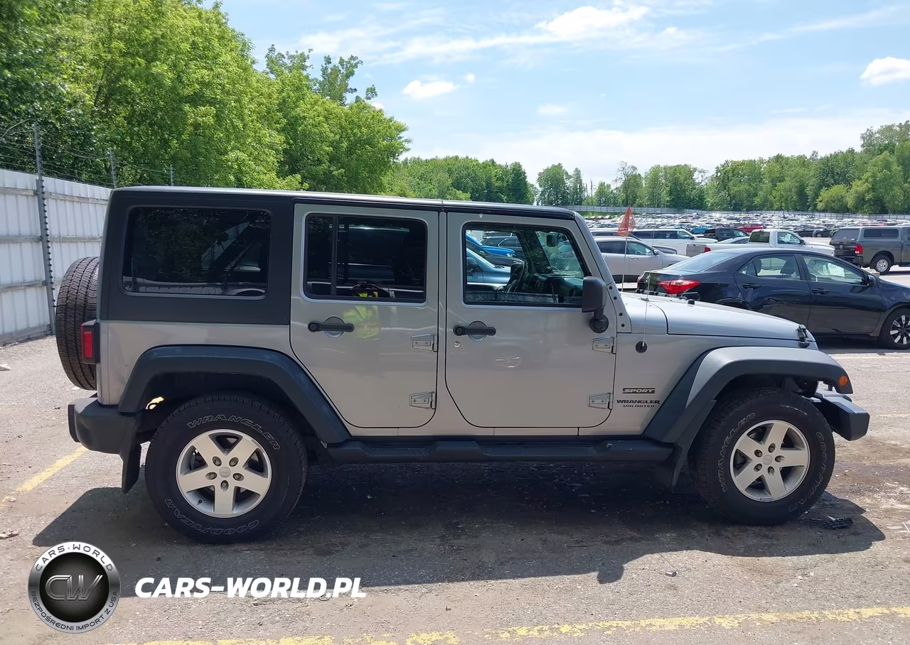 2014 Jeep Wrangler Unlimited Sport VIN:1C4BJWDG7EL103437 - 13