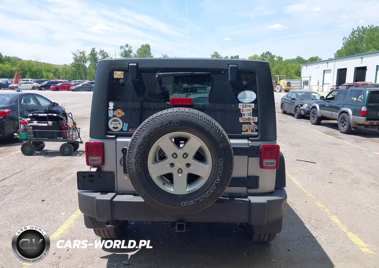 2014 Jeep Wrangler Unlimited Sport VIN:1C4BJWDG7EL103437 - 16