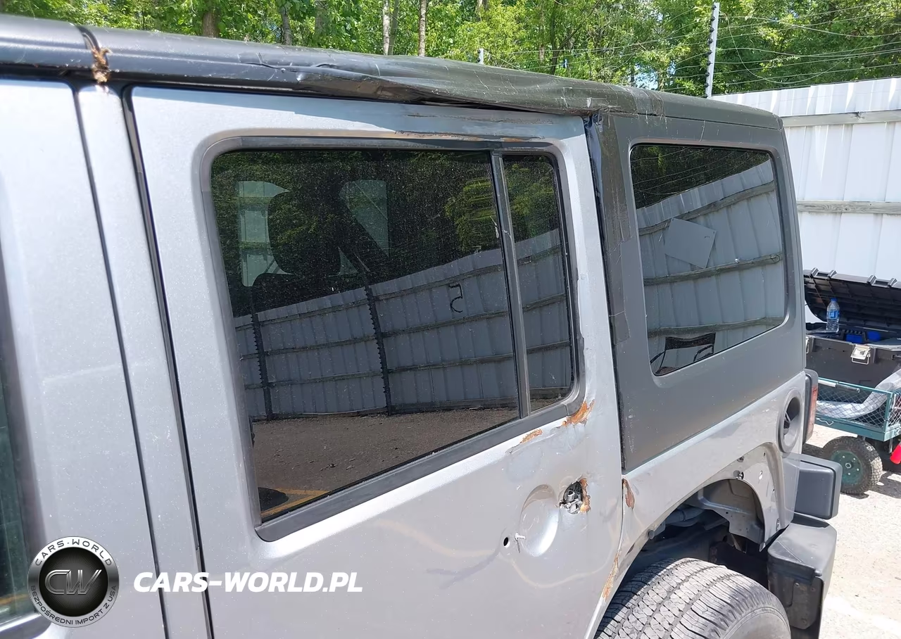 2014 Jeep Wrangler Unlimited Sport VIN:1C4BJWDG7EL103437 - 18