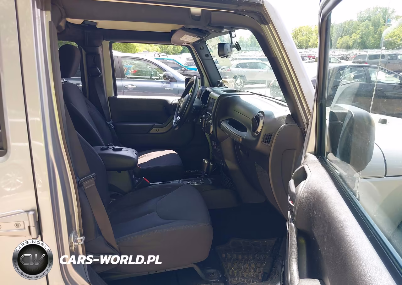 2014 Jeep Wrangler Unlimited Sport VIN:1C4BJWDG7EL103437 - 5