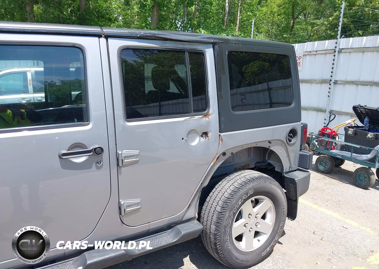 2014 Jeep Wrangler Unlimited Sport VIN:1C4BJWDG7EL103437 - 6