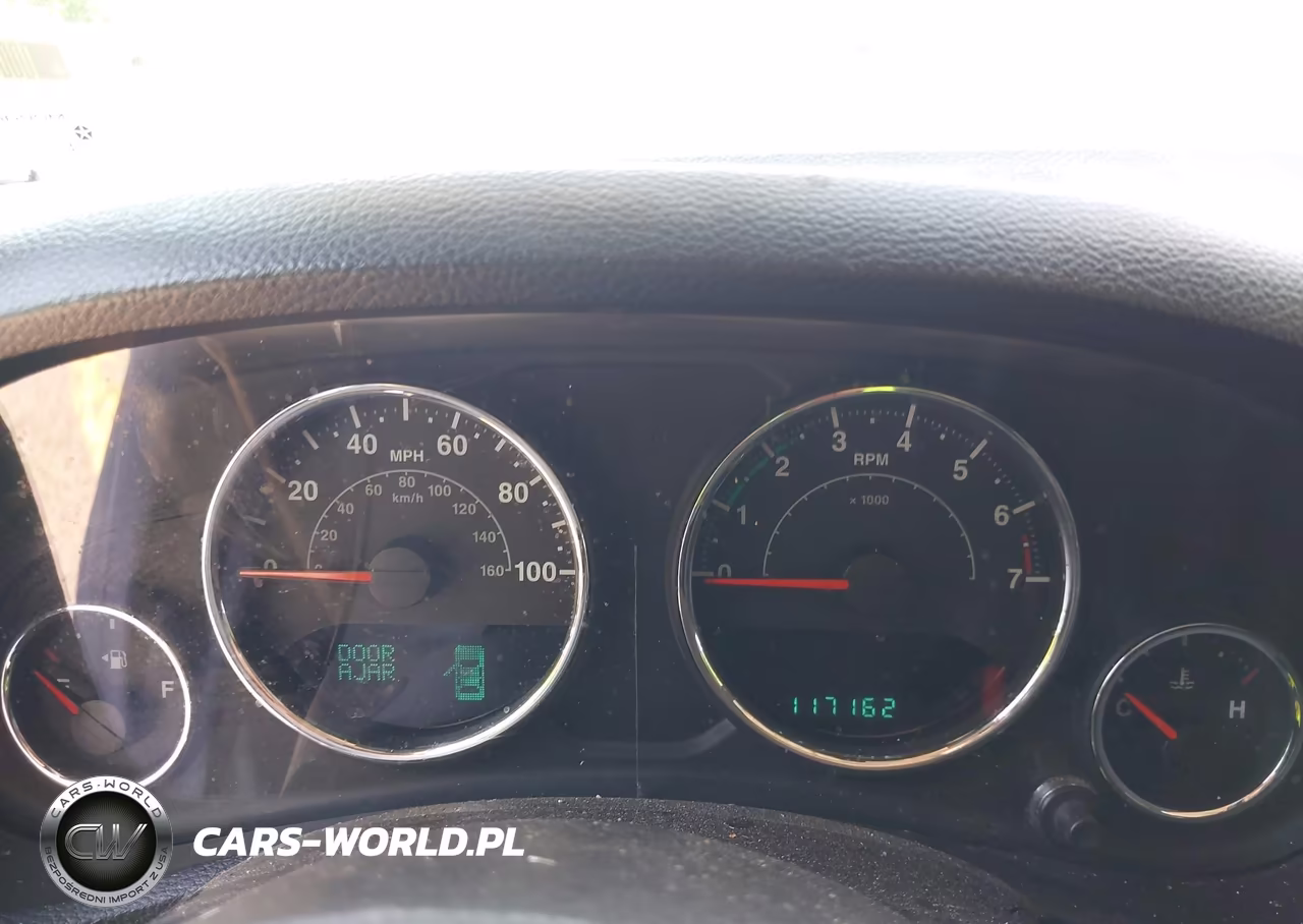 2014 Jeep Wrangler Unlimited Sport VIN:1C4BJWDG7EL103437 - 7