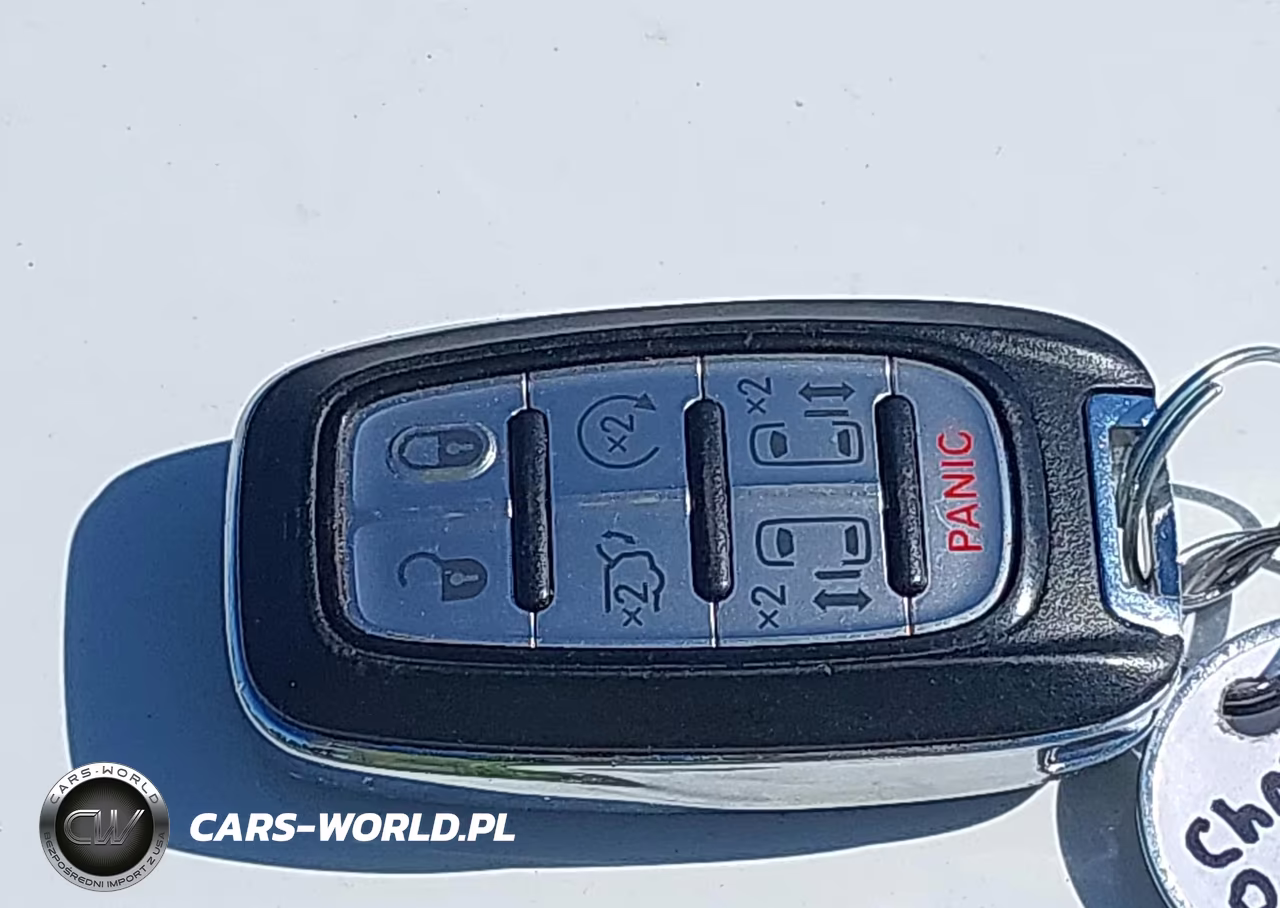 2018 Chrysler Pacifica Touring Plus VIN:2C4RC1FG5JR229161 - 11