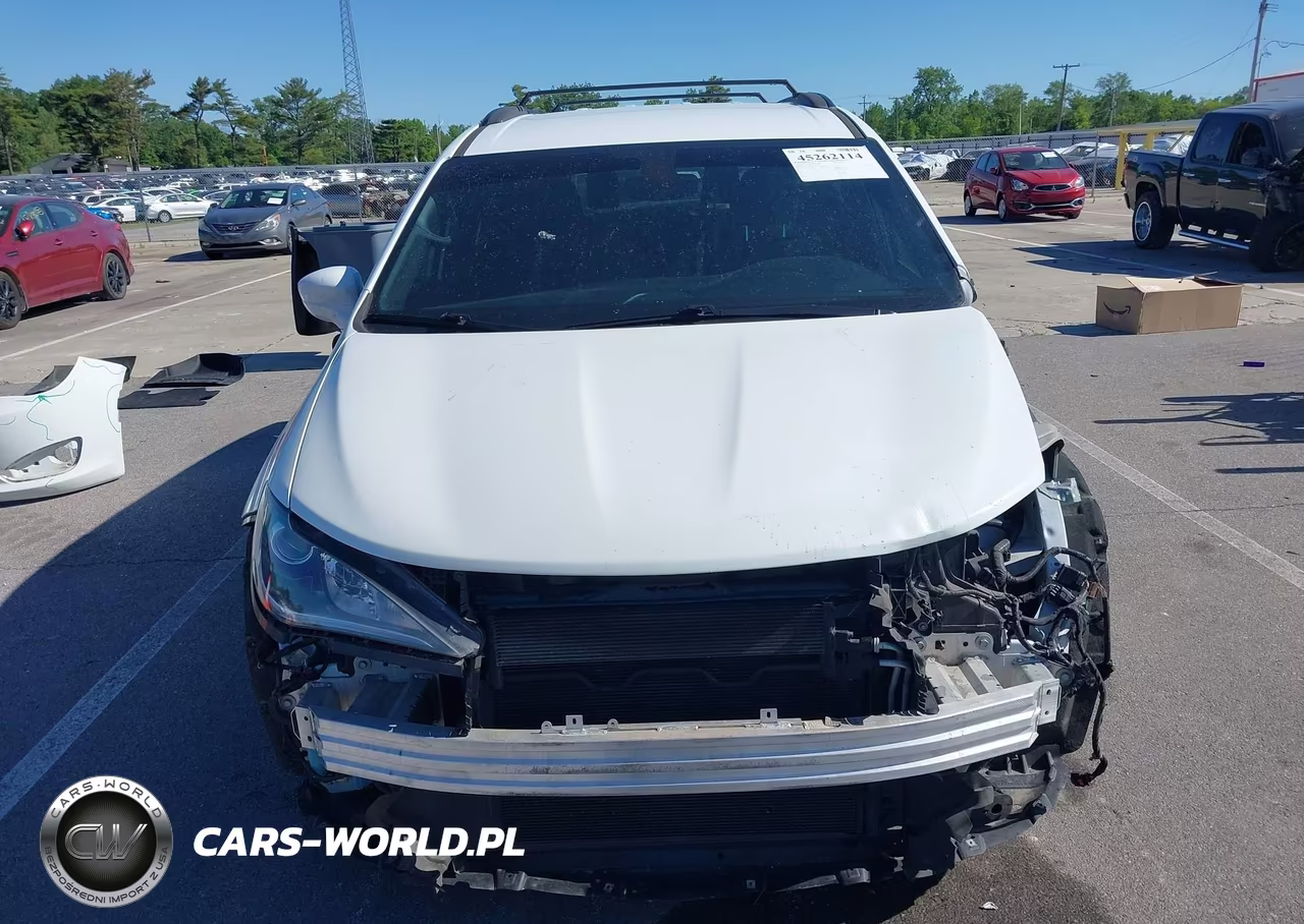 2018 Chrysler Pacifica Touring Plus VIN:2C4RC1FG5JR229161 - 13