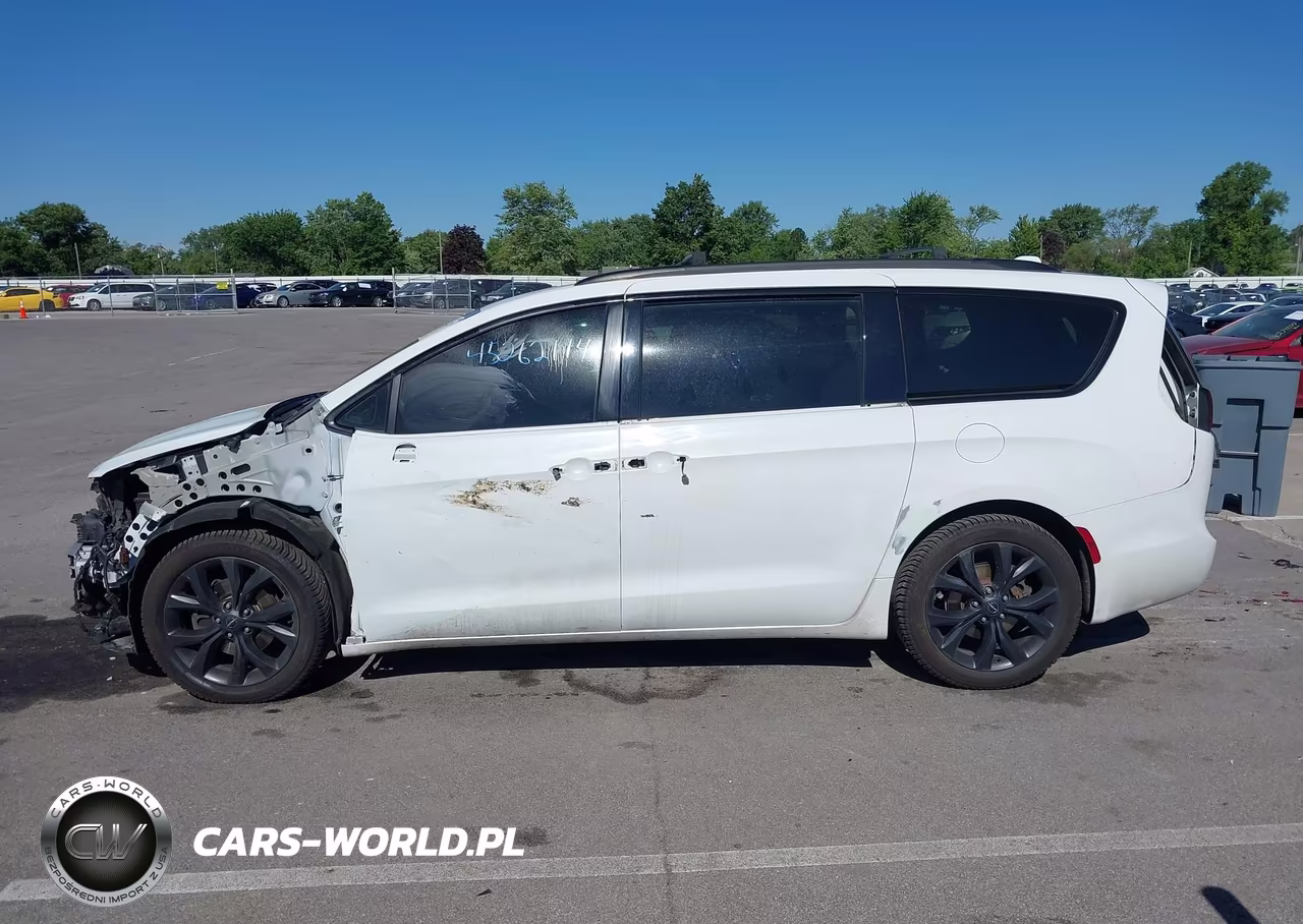 2018 Chrysler Pacifica Touring Plus VIN:2C4RC1FG5JR229161 - 15