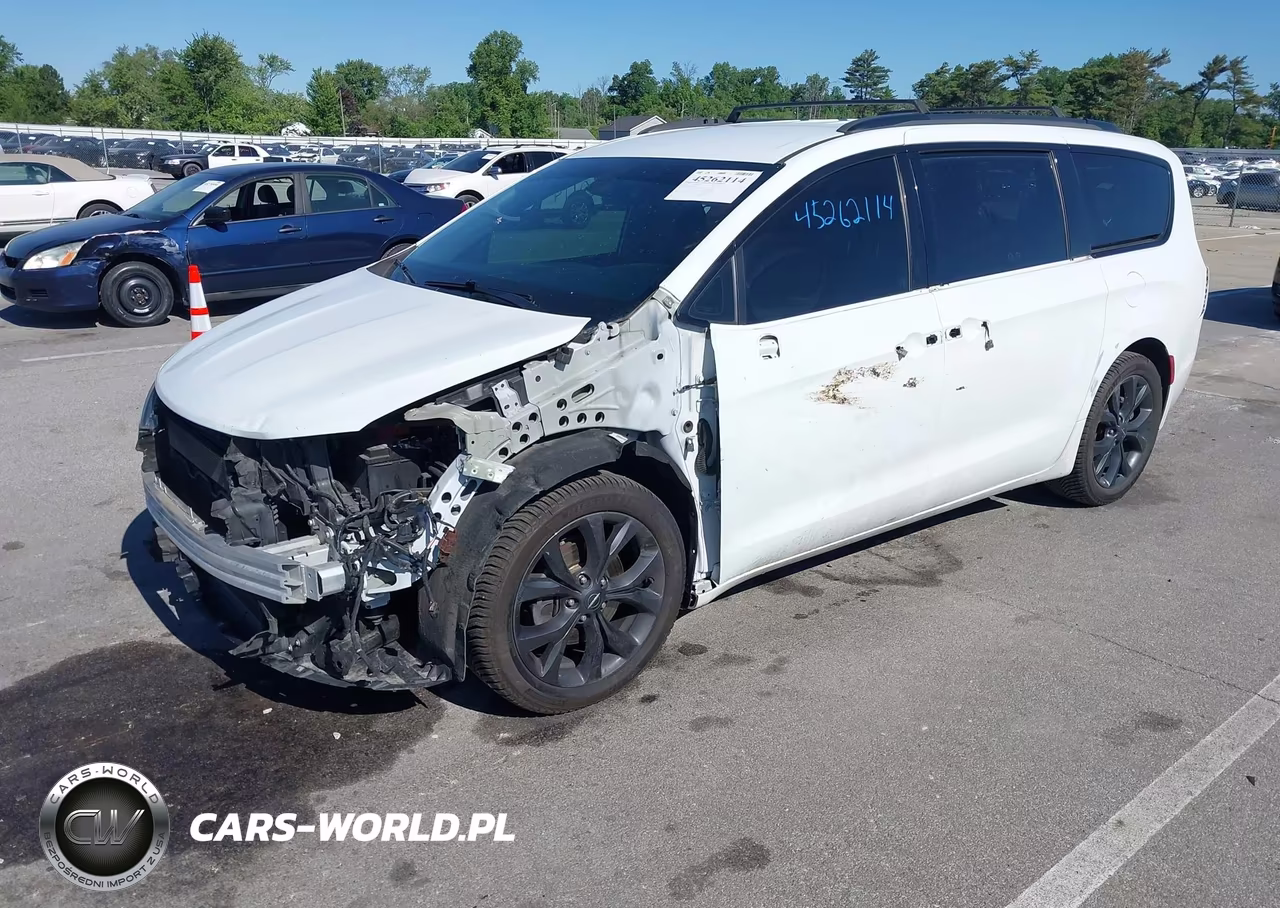 2018 Chrysler Pacifica Touring Plus VIN:2C4RC1FG5JR229161 - 2