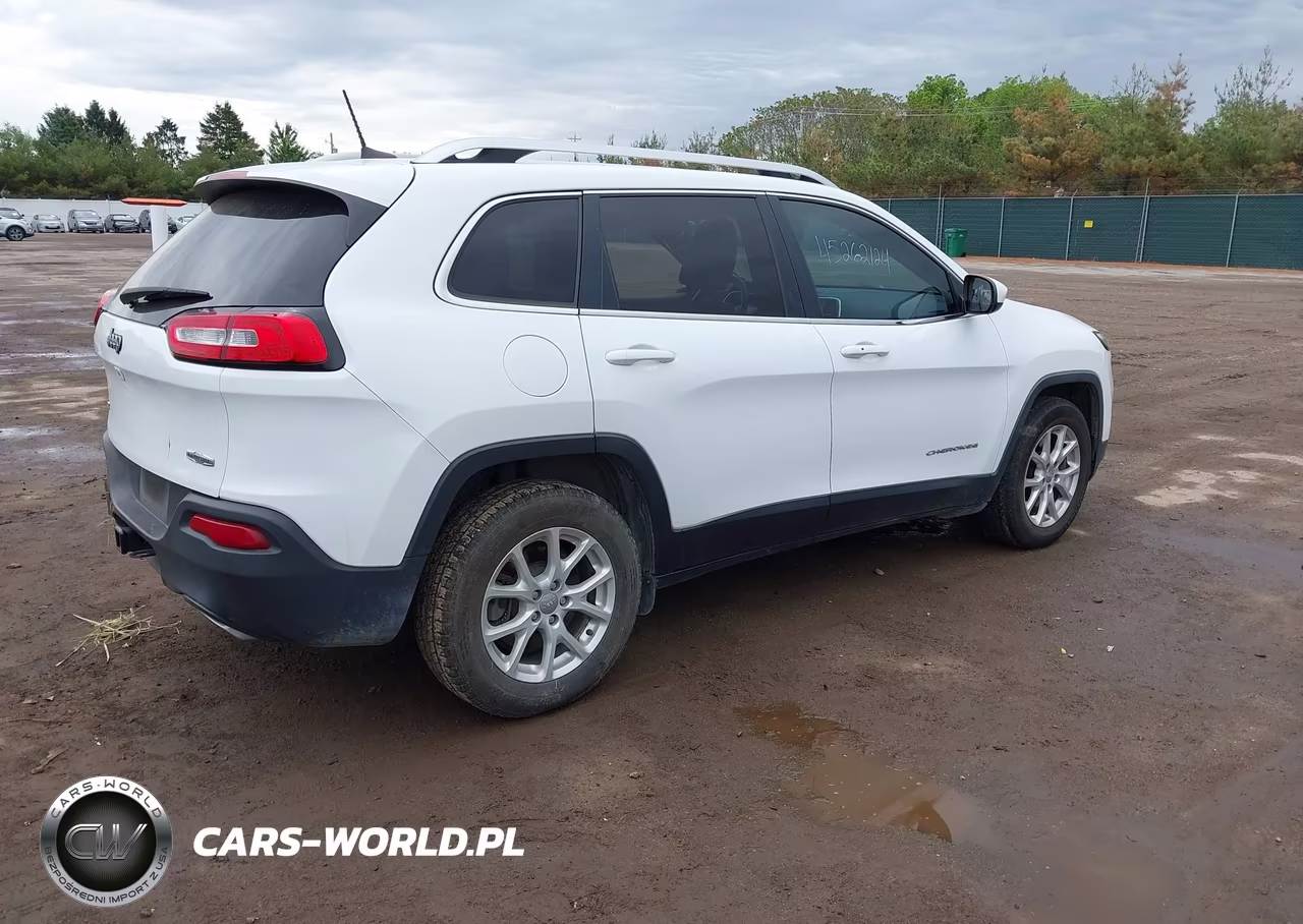 2016 Jeep Cherokee Latitude VIN:1C4PJMCS5GW103941 - 4