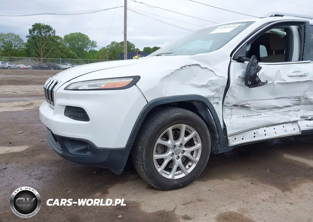 2016 Jeep Cherokee Latitude VIN:1C4PJMCS5GW103941 - 6