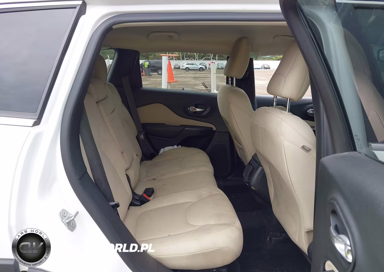 2016 Jeep Cherokee Latitude VIN:1C4PJMCS5GW103941 - 8