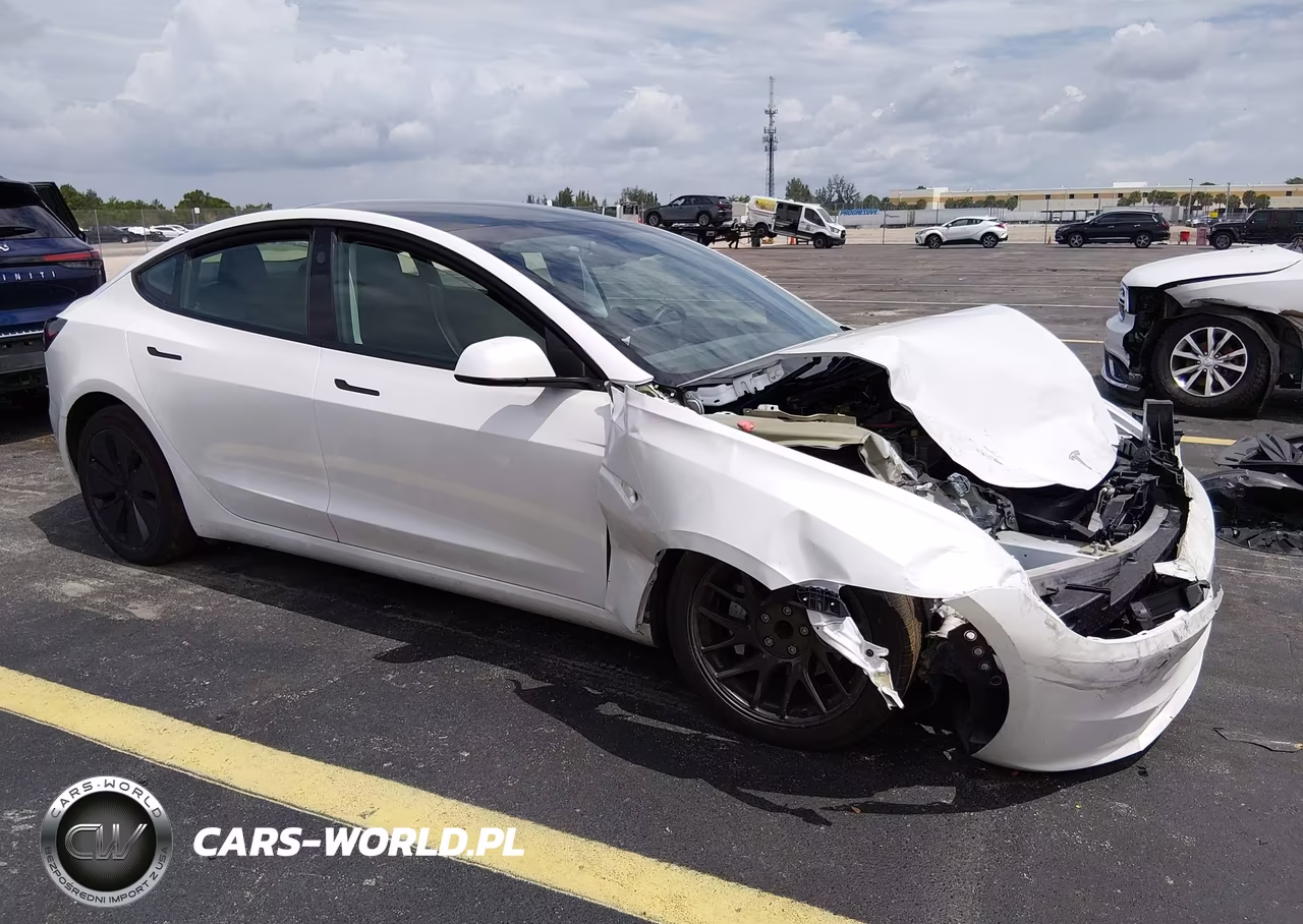 2025 Tesla Model 3 – zdjęcie 1 z 16