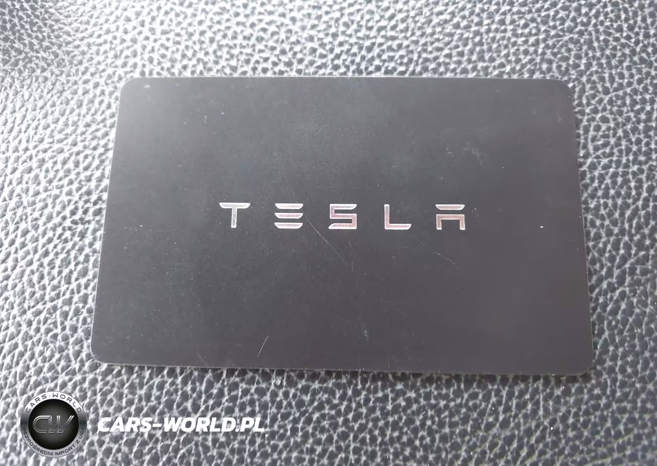 2025 Tesla Model 3 VIN:5YJ3E1EAXSF923435 - 10