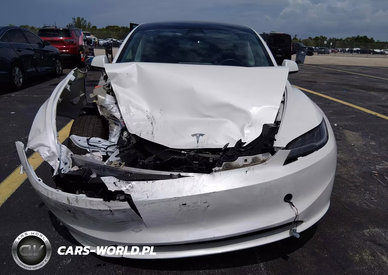 2025 Tesla Model 3 VIN:5YJ3E1EAXSF923435 - 12
