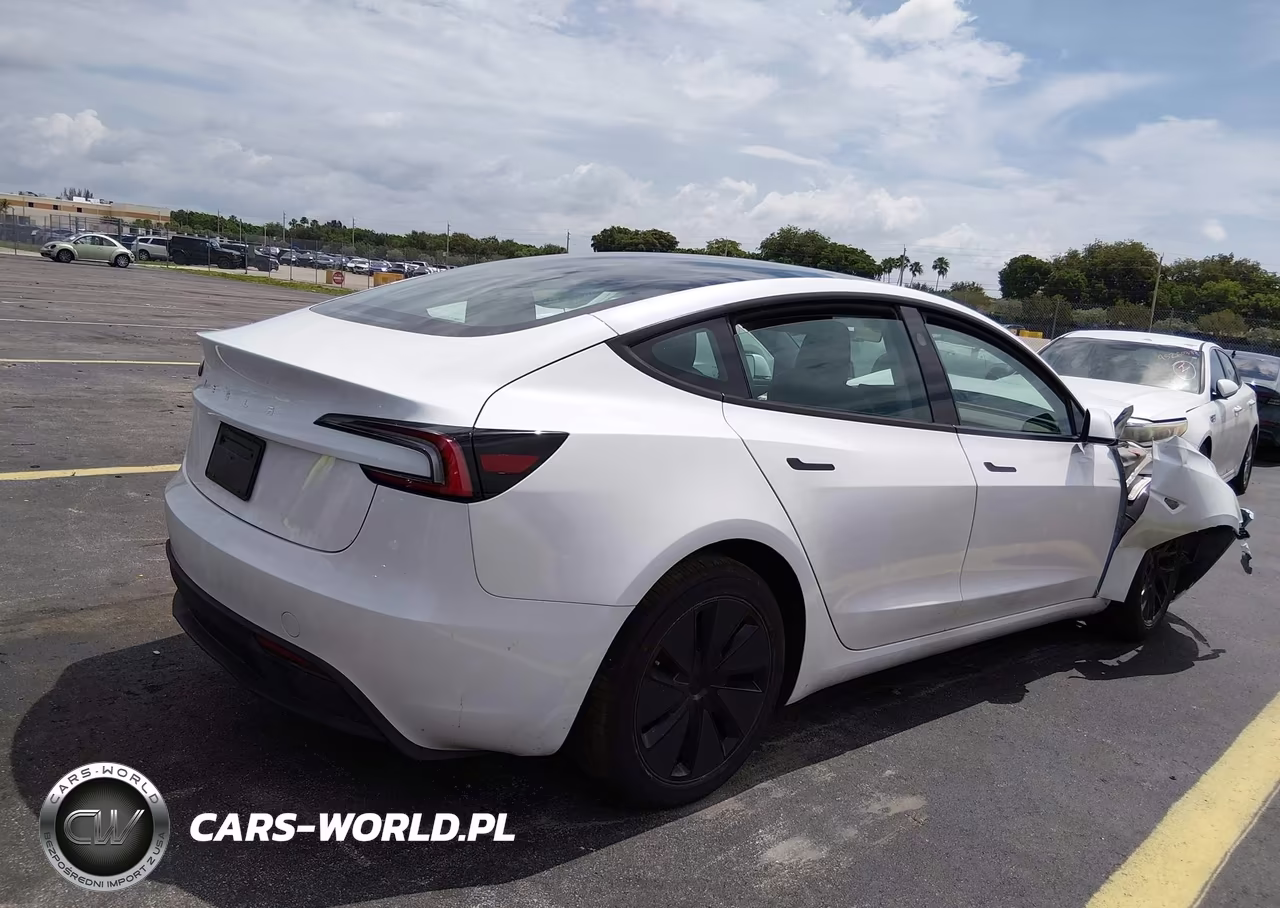 2025 Tesla Model 3 VIN:5YJ3E1EAXSF923435 - 4