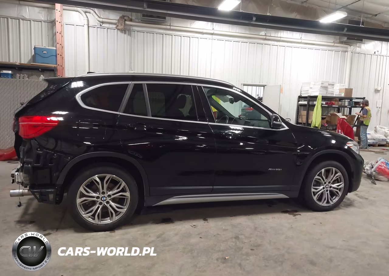 2017 BMW X1 xDrive28I VIN:WBXHT3Z37H4A55547 - 14