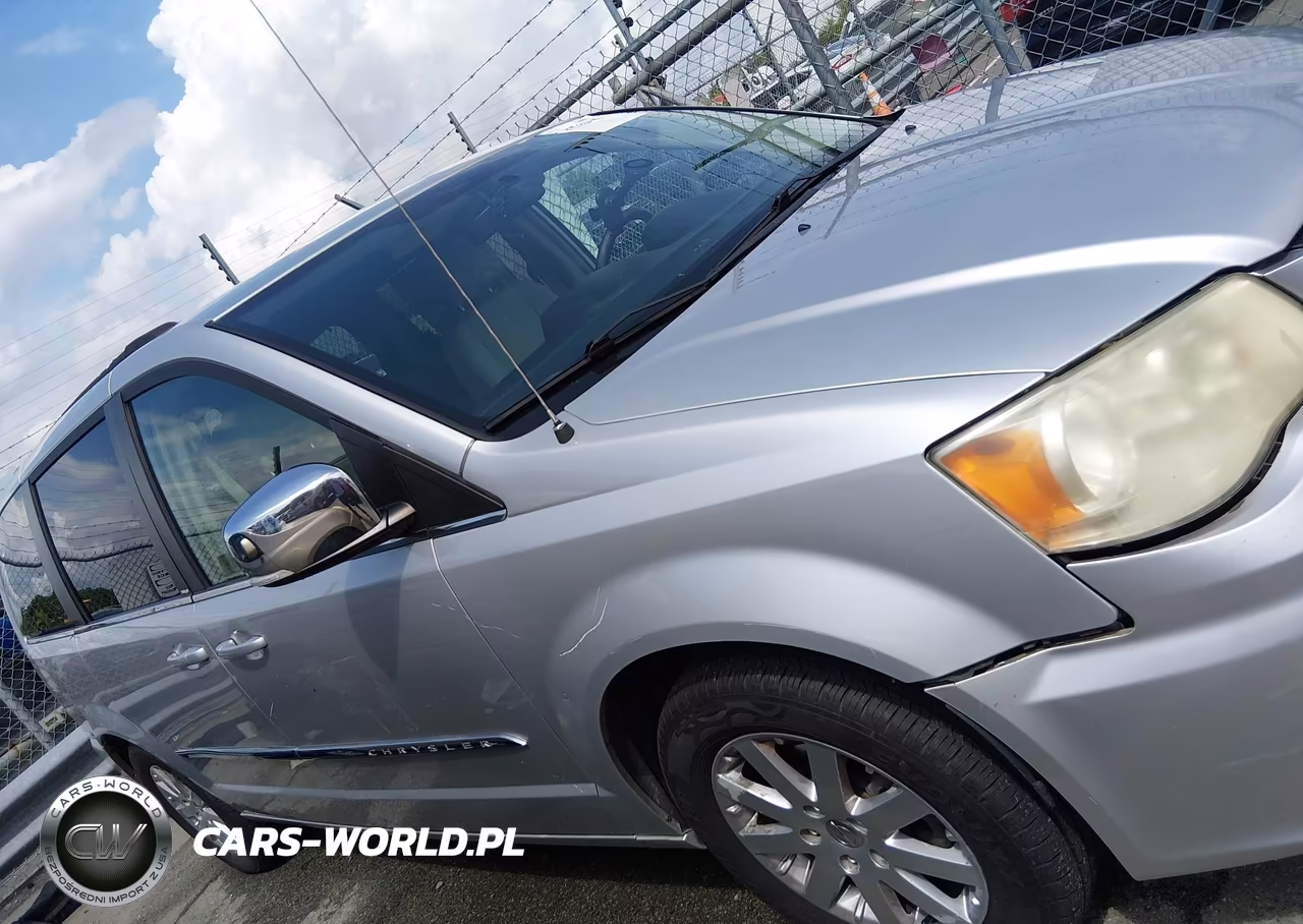 2011 Chrysler Town & Country Touring-L VIN:2A4RR8DG9BR676758 - 13