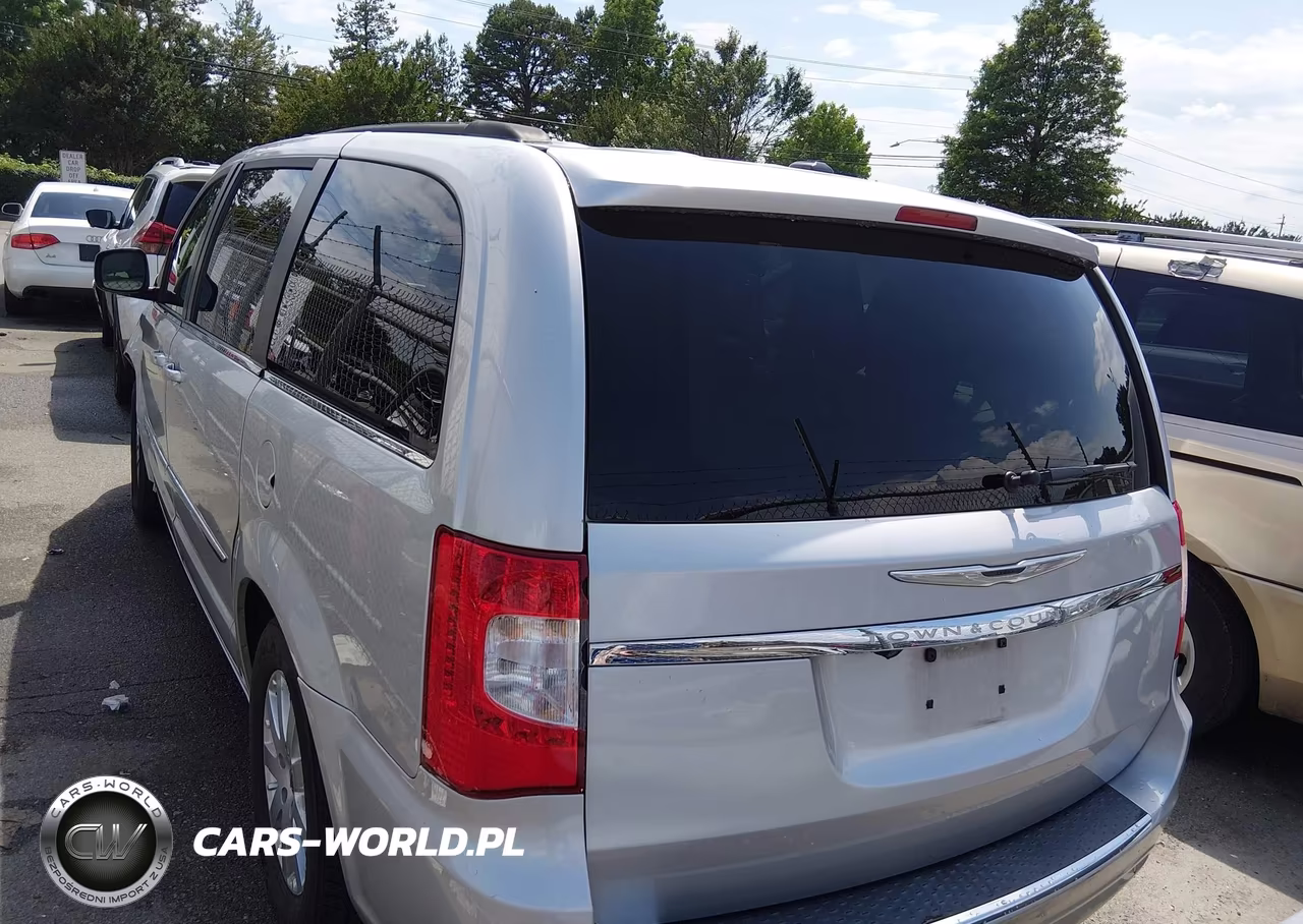 2011 Chrysler Town & Country Touring-L VIN:2A4RR8DG9BR676758 - 3