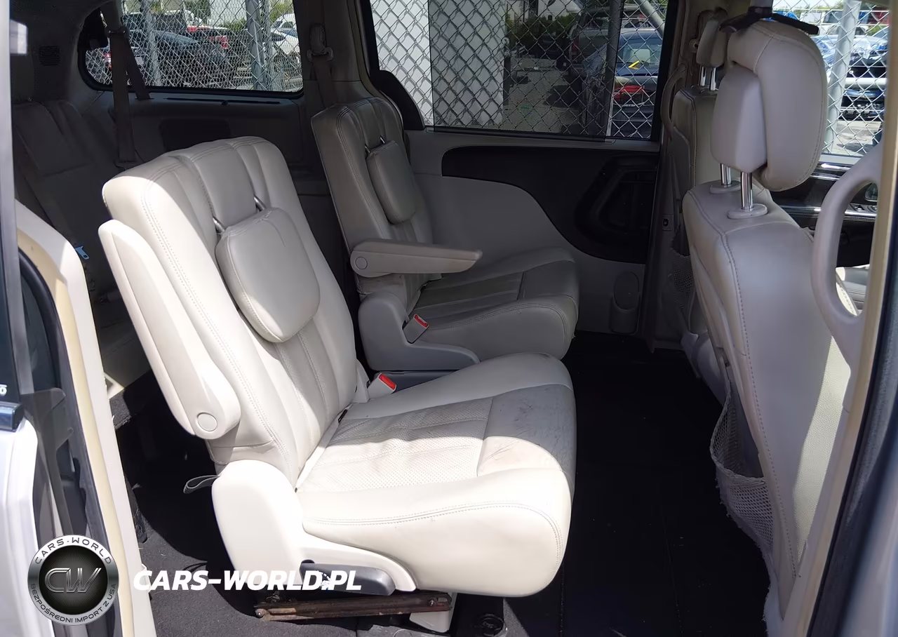 2011 Chrysler Town & Country Touring-L VIN:2A4RR8DG9BR676758 - 8
